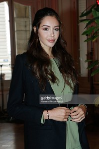 nabilla-benattia-attends-the-franck-sorbier-haute-couture-spring-picture-id909631020.jpg