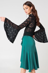 nakd_bell_sleeve_lace_top_1100-000458-0002_02b.jpg