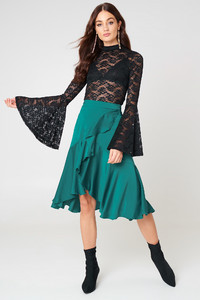 nakd_bell_sleeve_lace_top_1100-000458-0002_03c.jpg