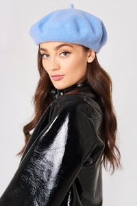 nakd_beret_hat_1015-000605-0047_02l.jpg