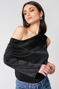 nakd_hannalicious_one_shoulder_satin_blouse_1454-000061-0002_04g.jpg