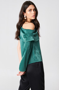 nakd_hannalicious_one_shoulder_satin_blouse_1454-000061-0010_02b.jpg