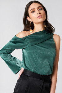 nakd_hannalicious_one_shoulder_satin_blouse_1454-000061-0010_04g.jpg