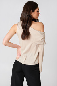 nakd_hannalicious_one_shoulder_satin_blouse_1454-000061-0668_02b.jpg