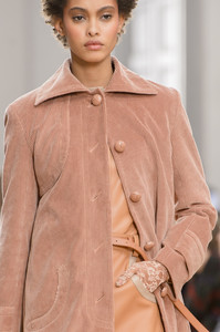 nina-ricci-clp-rf17-2887.thumb.jpg.839d9788b68ad9057d42de5bd9bd2562.jpg