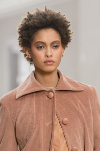 nina-ricci-clp-rf17-2896.thumb.jpg.1ce2470142ccf5aa1d600e94cb48ecd8.jpg