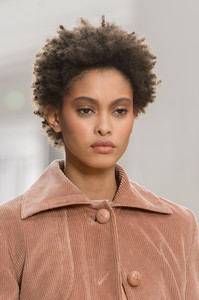 nina-ricci-clp-rf17-2899.thumb.jpg.846d08c002fa5b4eb7527c411fe22a06.jpg