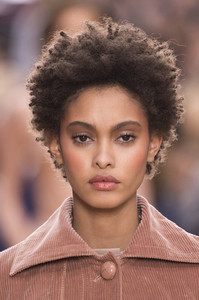 nina-ricci-clpa-rf17-6011.thumb.jpg.fd425229be18d9c5b66f9225785491d4.jpg