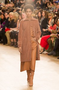nina-ricci-rf17-3207.thumb.jpg.12742692228c8fa530ef04d4652ac562.jpg