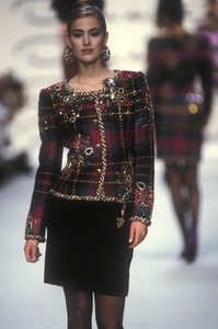 oscar-de-la-renta-fw-1991-4.thumb.jpg.37b451c3d46b8142afc2b6857f9a89b1.jpg