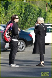 pete-wentz-and-ashlee-simpson-reunite-for-son-bronxs-tennis-lesson-04.jpg