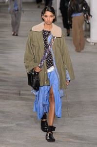 phillip-lim-rf18-3194.thumb.jpg.0d09c75e73d9e318fe9901f46e4a4627.jpg