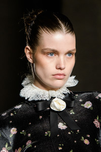 philosophy-di-lorenzo-serafini-clp-rf18-0570.thumb.jpg.bbccc06b0a305671e44fdef1eb73c5b4.jpg