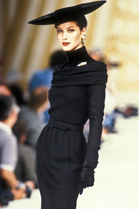 pierre-balmain-hc-fw-1992-2.thumb.jpg.6d981efd7c78595a0c7e7d5f59db2577.jpg