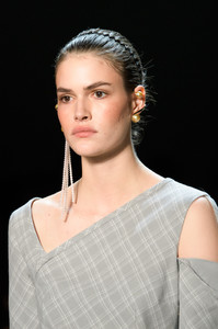 prabal-gurung-clp-rf18-0155.thumb.jpg.3acd9aa79cc89de356075d8026bd78ee.jpg