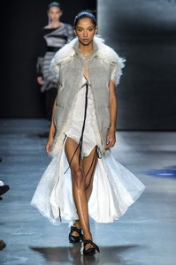 prabal-gurung-rf18-1339.thumb.jpg.41e3fae45cc09a47fa987c430ab9202a.jpg