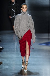 prabal-gurung-rf18-1372.thumb.jpg.86be832737f4a900f538de74fb593d16.jpg
