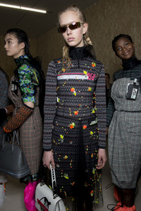 prada-bks-v-rf18-4612.thumb.jpg.3dc87f16d53a5b77f2eba14d47eb42d9.jpg