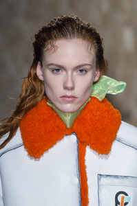 prada-clpa-rf18-2390.thumb.jpg.f57bd3e8f7e23525aaffb57a5ef73b62.jpg