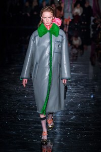 prada-rf18-6232.thumb.jpg.617ac6679f8f4983c93d9276dffca64f.jpg