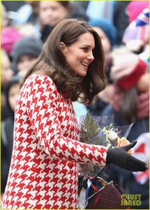 pregnant-kate-middleton-prince-william-bring-mental-health-awareness-to-sweden-06.jpg