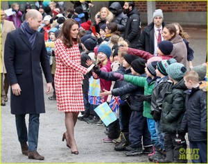 pregnant-kate-middleton-prince-william-bring-mental-health-awareness-to-sweden-08.jpg