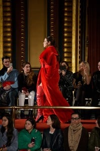 siriano-rf18-0504.thumb.jpg.63bf6ca2c81635490bdd2e453203dd28.jpg