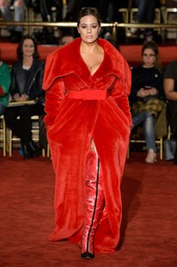 siriano-rf18-0508.thumb.jpg.7835a5dba94a7df742a722d4244ee8c4.jpg