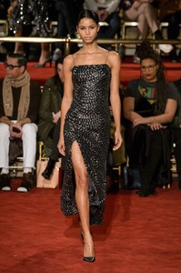 siriano-rf18-0719.thumb.jpg.c5f0d0b79c66e37e79e93b0c97e256dd.jpg