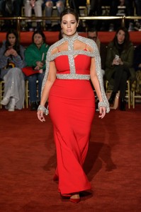 siriano-rf18-1003.thumb.jpg.303f68172d3cf26eb695f555145da315.jpg