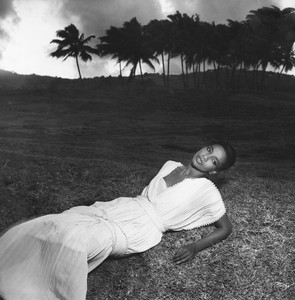 thats-princesse-mounia-of-martinique-1984-c2a9-guy-bourdin.thumb.jpg.00a091848b8eebd123a44f56c342bf28.jpg