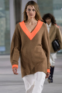 tibi-clp-rf18-0019.thumb.jpg.a9e1692b65f6d9fff4eab8f802ec965a.jpg