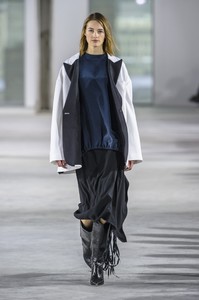 tibi-rf18-0666.thumb.jpg.c978fc048dac6d5ac43f63e502f770f6.jpg