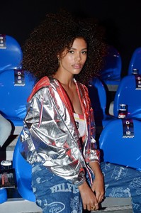 tina-kunakey-di-vita-tommy-hilfiger-show-sw18-in-milan-1.jpg