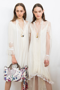 tory-burch-bks-v-rf18-7762.thumb.jpg.2eab60487de4d0fcc7bcdc67fbdd9b30.jpg