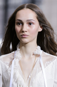 tory-burch-clp-rf18-0755.thumb.jpg.7427f67726f596265eb2c84977a7dee3.jpg