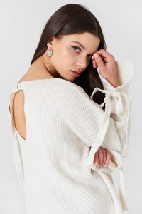 trendyol_detailed_back_sweater_1494-000446-0244_01b.jpg
