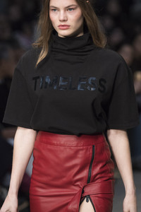 trussardi-clp-rf18-5877.thumb.jpg.d02feb389a39df27a5ae98608d8f0bbd.jpg