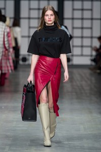 trussardi-rf18-2137.thumb.jpg.7820a1063d3f08cc3e7603bac3f2015f.jpg