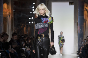 versace-atm-rf18-4206.thumb.jpg.cb3934836cb706f6aec42ba1355531f4.jpg
