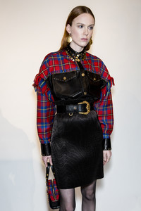versace-bks-z-rf18-7223.thumb.jpg.9abd5850e1b33ecceae0849b3da54e83.jpg
