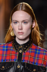 versace-clp-rf18-2848.thumb.jpg.c31a94535dd39dc87d87f044dd956648.jpg