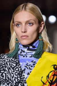 versace-clp-rf18-3638.thumb.jpg.7870971e1d2b62dc369664a5ffb3e5b3.jpg