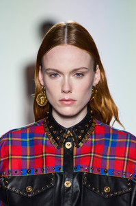 versace-clpa-rf18-5673.thumb.jpg.053187fe176aa888f9e03ecc71d48ec6.jpg