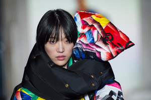 versace-clpa-rf18-6061.thumb.jpg.0c13bd72b1fe4299ff323c8f5a5e6a1b.jpg