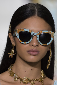 versace-clpa-rs18-5583.thumb.jpg.e9a7c639aa3915435813c3c4e86a6cef.jpg