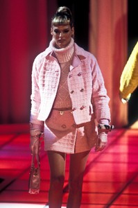 versace-fw-1994-3.thumb.jpg.bbae0096c7f5d4ad908bf66568f94c0d.jpg