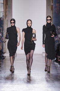 versace-rf18-0696.thumb.jpg.a4bbf617939b294df3210349f472e959.jpg