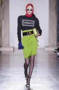 versace-rf18-0759.thumb.jpg.28fd191722a3b0f3e9ba6e76ac9a8d42.jpg