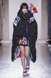 versace-rf18-0806.thumb.jpg.c7721baad3eaefde24c6a31a5707c3c6.jpg